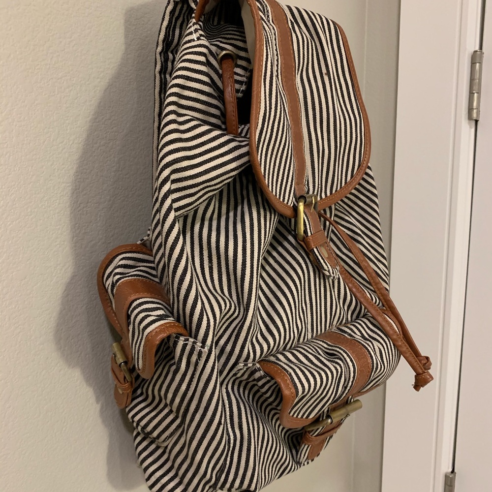 Striped backpack - Picture 2 of 4